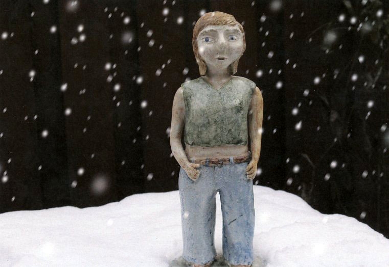 Karla bild 2 lerfigur i snö